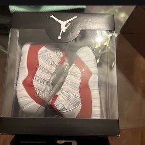 Cherry reds in a size 2c they are brand New never been worn